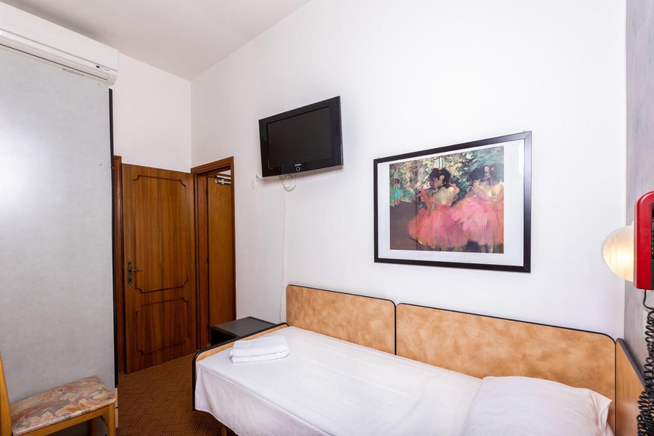 Hotel Albatros Rimini Buitenkant foto